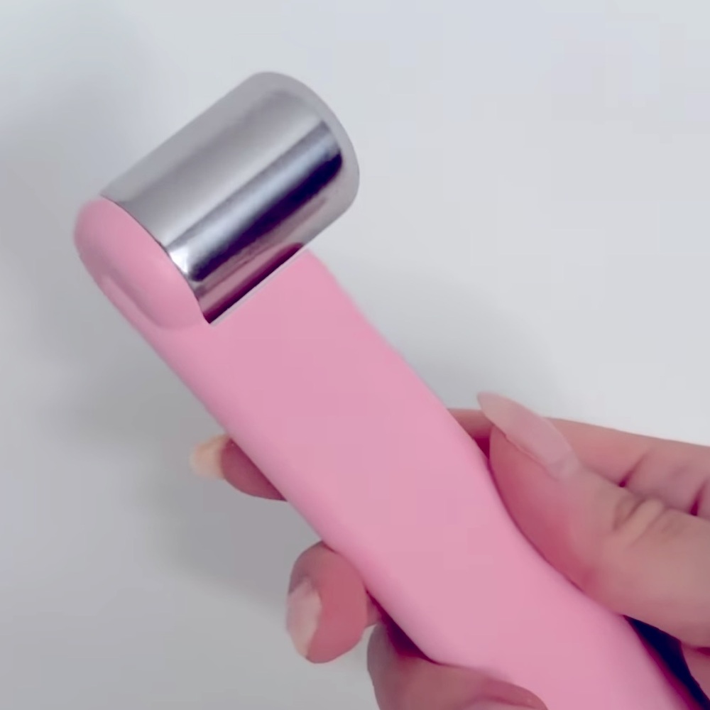 QUIET HOURS Pink Facial Ice Roller